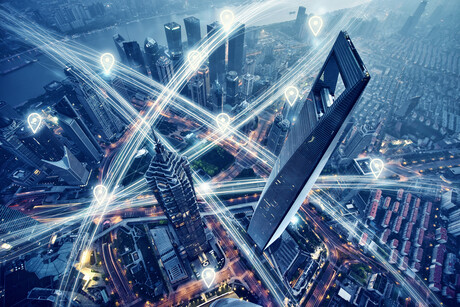 Tackling network congestion with ISAC and RIS Tackling network congestion with ISAC and RIS