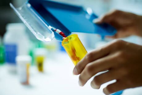 Pharmacist distraction during dispensing &mdash; extent and sources