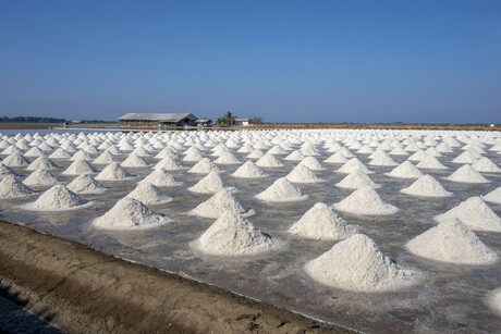 Researchers achieve brine concentration using waste heat or sunlight