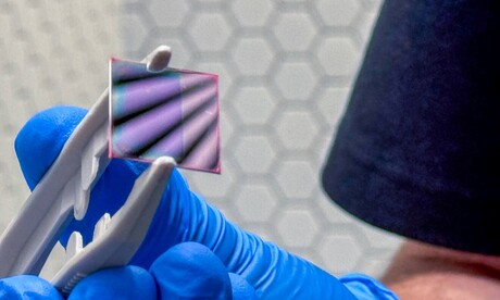 Novel method for longer-lasting quantum batteries