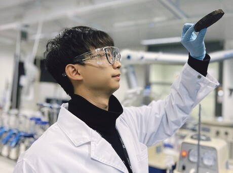 Novel nanomaterial extracts drinking water from air Novel nanomaterial extracts drinking water from air