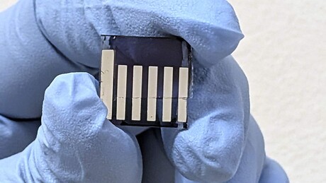 Tiny sensor could turn a smartphone into a spectrometer Tiny sensor could turn a smartphone into a spectrometer
