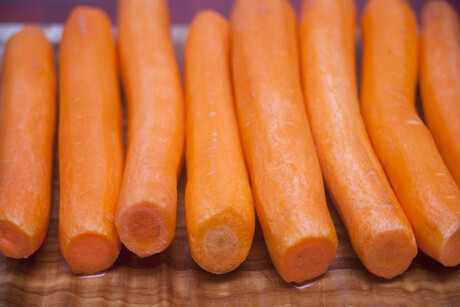 Carrot wash line processes 40 tons per hour