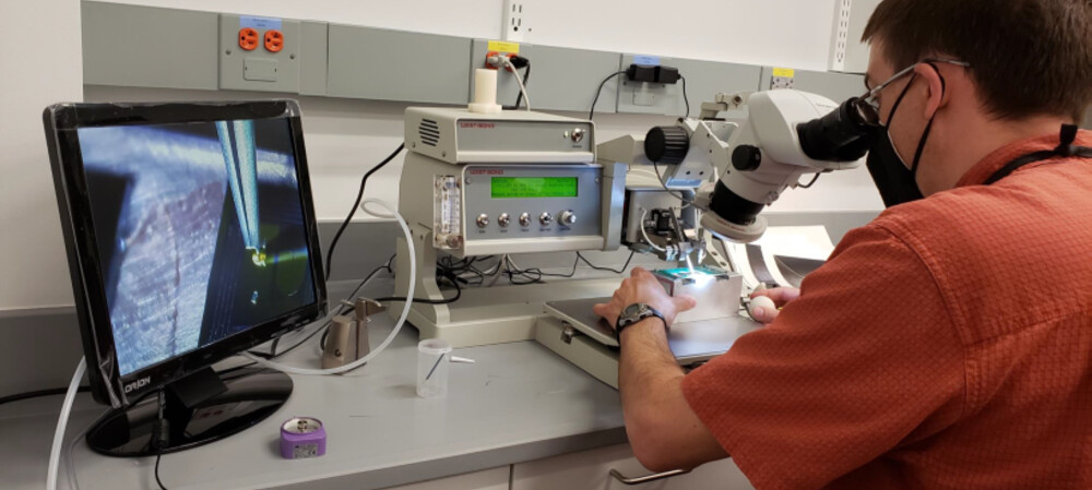 Precise measurement of radioactivity in tiny samples