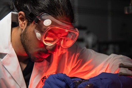 Novel method to grow ultrathin semiconductors on electronics Novel method to grow ultrathin semiconductors on electronics