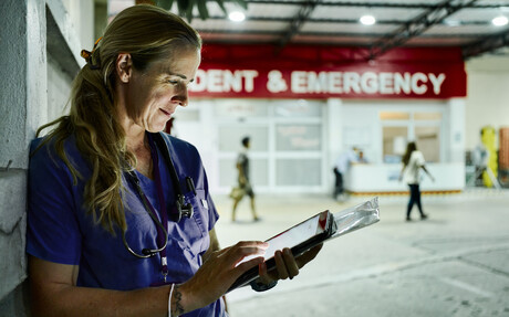 Is AI better than doctors and nurses at triaging ED patients?