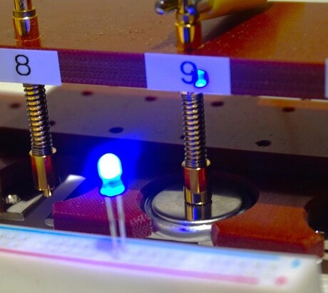 Magnesium battery prototype operates at room temperature