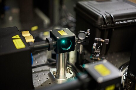 UNSW scientists advance solar cell efficiency by splitting light