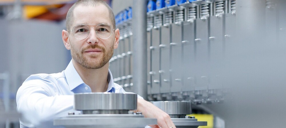 Bottle-filling physics: keeping it calm to prevent sloshing
