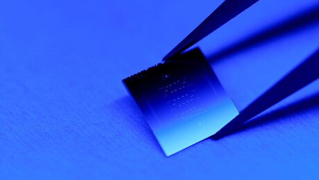 Engineers build longer-lasting qubit