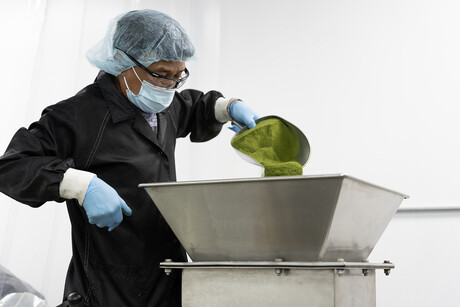 Blending operations boosted using rotary batch mixer