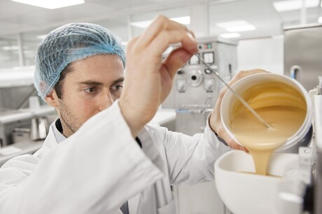 Large-scale mixing plant for flavour production