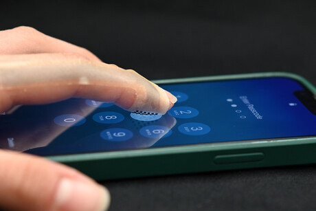 Fingertip bandage brings texture to touchscreens