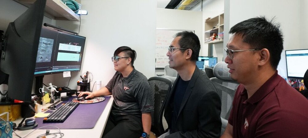 Transforming acoustic waves with a chip