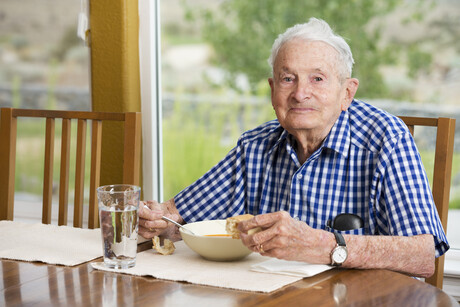 Is eating alone linked to poorer nutrition in older adults?