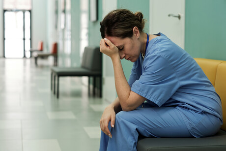 Almost half of Queensland Health doctors meet risk of burnout &mdash; survey says