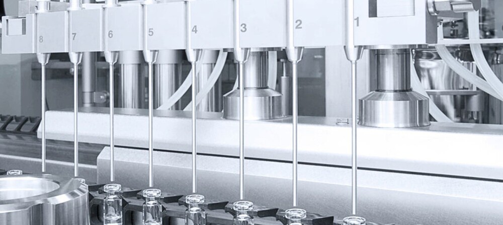 Improving efficiency of pharma packaging cleaning after filling