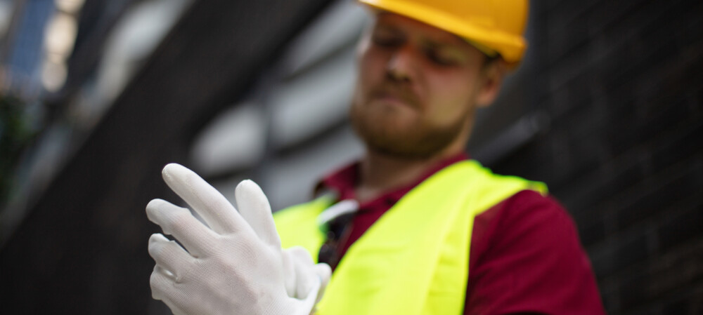 When PPE becomes negotiable:&nbsp;understanding glove use through a behavioural science lens