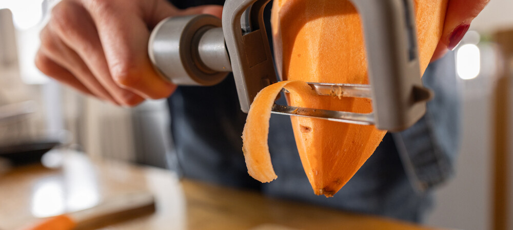 Robots that can peel and slice curvy veggies