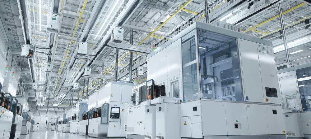 igus develops innovative energy chain for cleanrooms