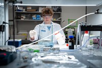 Fast, eco-friendly method recovers critical minerals from batteries