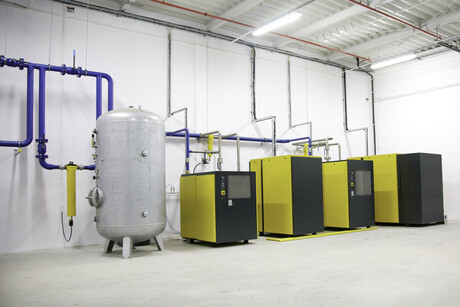 Decarbonising compressed air