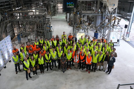 Refinery transforms CO2 into useable raw materials