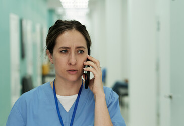 Australian hospital workers' mobile phones carry deadly superbugs &mdash; study reveals