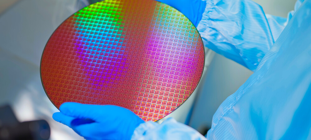 New computational method predicts semiconductor properties
