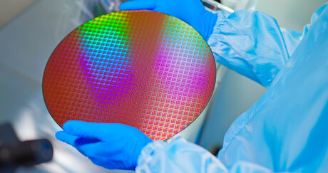 New computational method predicts semiconductor properties