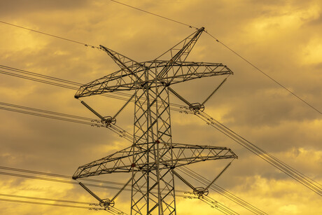 Brisbane company designs drone for powerline insulator cleaning