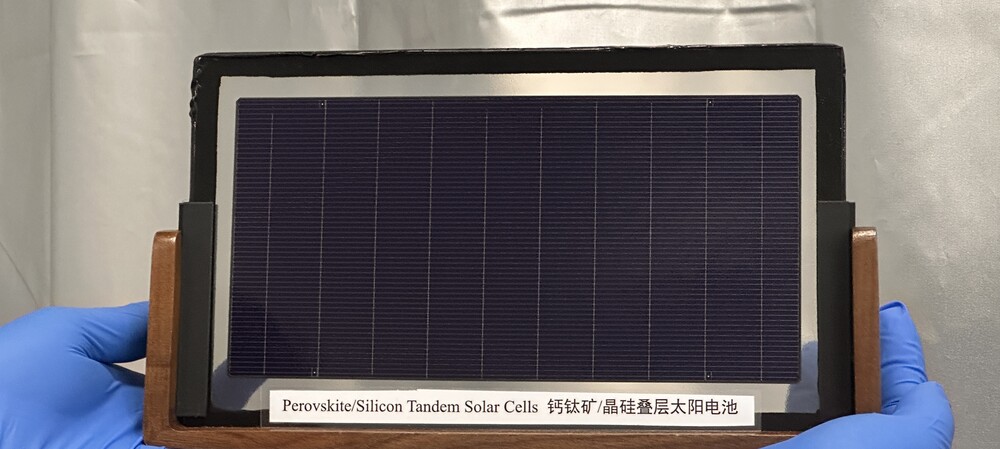 Metal replacement creates low-cost tandem solar cells