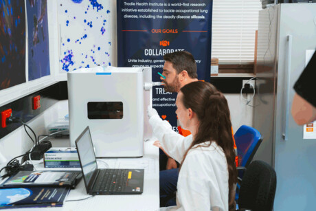 Could Australia's use of this machine identify silicosis before damage occurs?