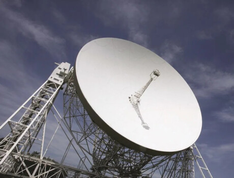 Radio telescopes enable real-time tracking of orbital threats