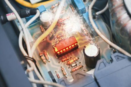 Novel silicon carbide transistors operate at 600&deg;C