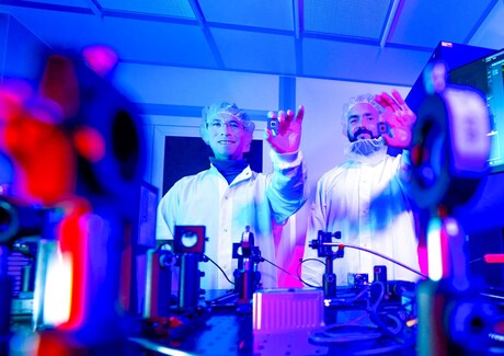 Micromirrors improve image quality for optical microscopes
