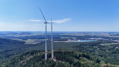 German company installs 'record' wind turbine with 199 m hub height