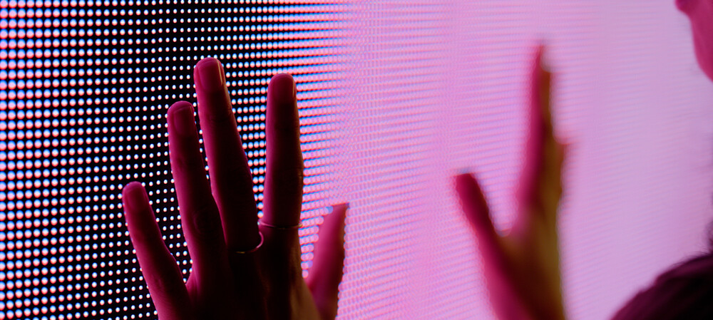 New approach brings OLEDs to microchip scale