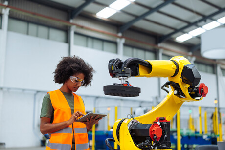 Victoria opens new training program round to address skills gaps
