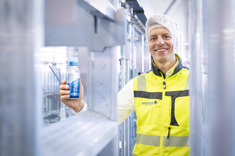 Bottling line for resealable aluminium beverages