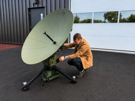 Lite Coms tactical satellite terminals to support the ADF